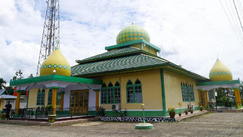Masjid At Taqwa di Kecamatan Sekayam, Kabupaten Sanggau (Kurnia/detikTravel) Masjid At Taqwa di Kecamatan Sekayam, Kabupaten Sanggau (Kurnia/detikTravel)