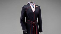 Kalau yang ini seragam pramugari maskapai Aeromexico. Seragam ini didesain oleh desainer ternama bernama Macario Jimenez. Desainnya sederhana tapi klasik dan elegan. Seragam ini dipakai pada medio 2008-2011 (SFO Museum/Facebook)