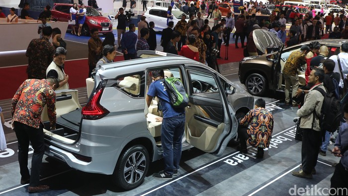Mitsubishi membelah MPV Xpander untuk menunjukan suasana  interiornya kepada pengunjung GIIAS. Penasaran? Begini penampakannya.