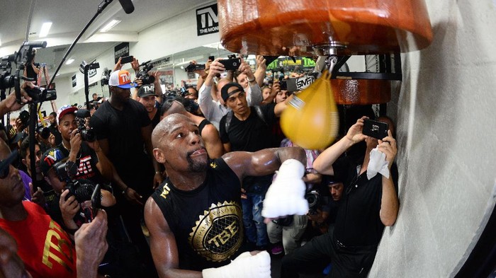 Rekor Taruhan Rp 1,1 M di Duel Mayweather vs McGregor