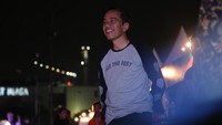 Tidak terkecuali Joko Widodo yang juga ikut menyaksikannya. Foto: Hanif Hawari/detikHOT