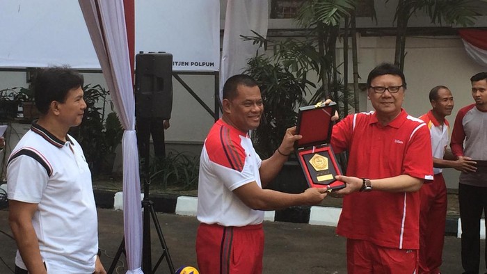 Serunya Mendagri, Panglima TNI dan Kabareskrim Bertanding Voli