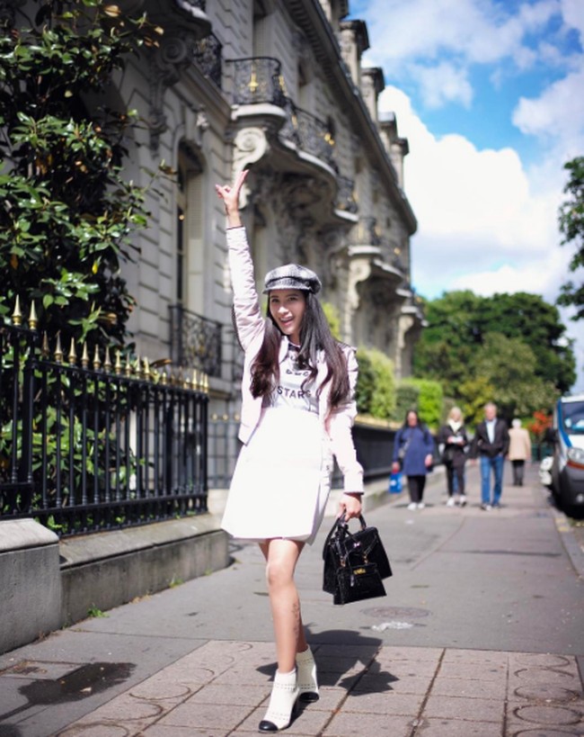 Jamie Chua memiliki satu kamar khusus untuk menyimpan koleksi tas Hermes miliknya. Ini memudahkanku, khususnya ketika aku terburu-buru.