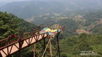 Fasilitas buat traveler cukup memadai di Pabangbon. Ada toilet, mushola, serta lahan parkir yang cukup luas, serta cukup banyak warung makanan dan minuman yang tersedia di tempat wisata ini. (Brigida Emi Lilia/dtraveler)