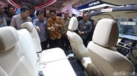 Wapres JK di booth Mitsubishi Xpander.