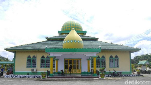 Nikmatnya Salat di Perbatasan Indonesia-Malaysia
