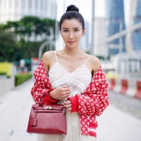 Koleksi tas Hermes Jamie Chua dimulai dari harga Rp 100 jutaan untuk Hermes Birkin. Bahkan ia memiliki beberapa koleksi Hermes langka dengan kulit buaya Himalaya yang bernilai 40 ribu pounds atau Rp 700 juta.