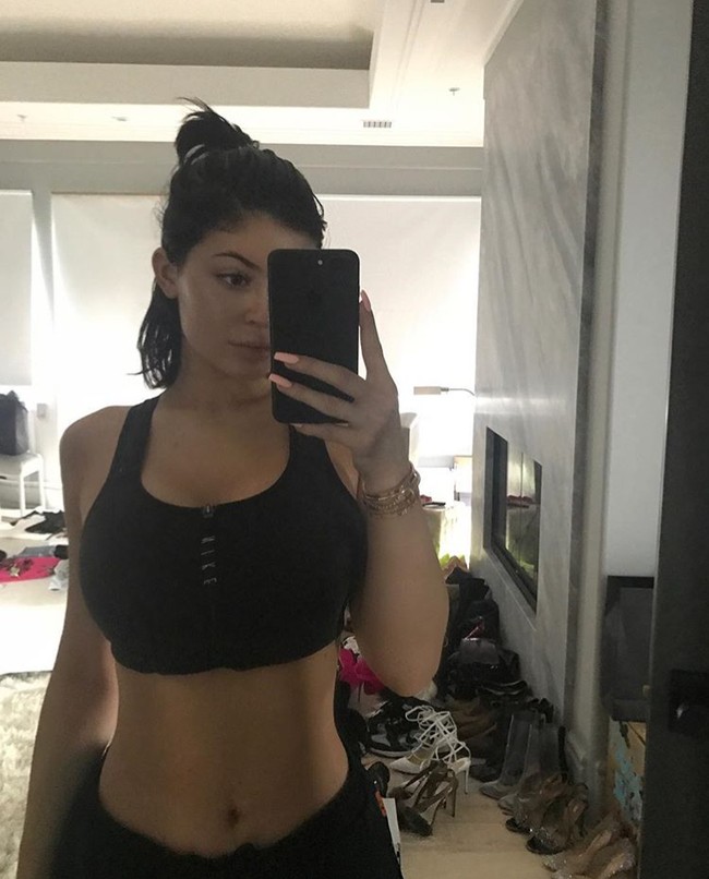 Begini tampang Kylie kalau wajahnya tidak berpulas makeup. Tetap cantik yah? Foto: Instagram