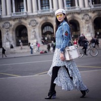 Ketika ia tak sedang memandangi koleksi tas Hermes miliknya, Jamie Chua disibukkan dengan bisnis kecantikannya yaitu lini skincare Luminous1 by Jamie Chua.