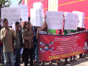 Dinas Pendidikan Blitar Didemo Diduga Dana BOP 2017 Dikorupsi