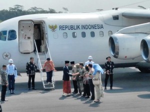 Kenakan Kain Sarung, Jokowi Siap Safari Pesantren di Jember
