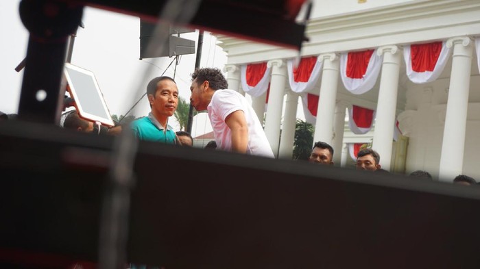 Gaya Giring Nidji Rayu Jokowi untuk Nyanyi Bareng
