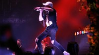 Gnash langsung menghentak panggung We The Fest 2017. Foto: Hanif Hawari/detikHOT