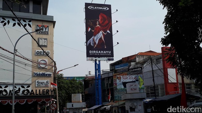Platinum Minta Maaf Atas Iklan HUT RI dengan Model Pamer Paha Platinum Minta Maaf Atas Iklan HUT RI dengan Model Pamer Paha