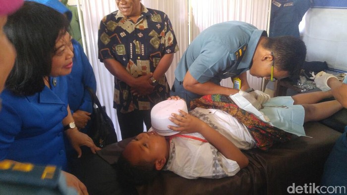 KRI Suharso-990 Angkut 160 Istri Anggota TNI AL ke Semarang