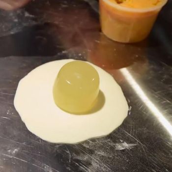 Nyam! Xiaolongbao Jumbo Ini Bisa Muncrat Saat Dipencet!