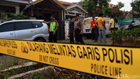 Tidak ada bahan peledak ditemukan di rumah itu.