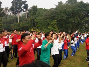 Jokowi Goyang Maumere Bersama Giring Nidji dan Mahasiswa