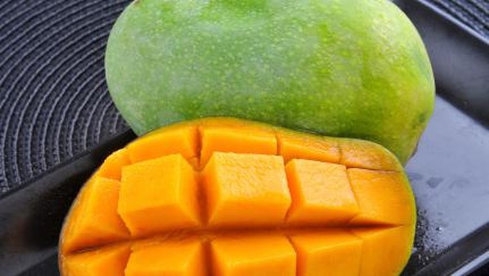 Ketan Hitam dengan Mangga