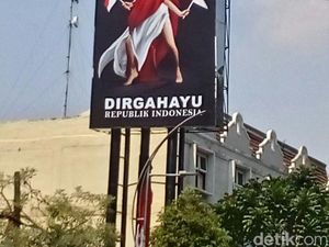 Miris, Model Iklan HUT RI Ini Pamer Paha