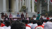 Jokowi menilai sah-sah saja jika menjadi fans musisi mancanegara, tetapi jangan sampai mencurahkan semua kesenangan untuk mereka. Di tanah air pun masih banyak musisi yang sebanding (Bagus Prihantono/detikcom)