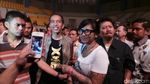 Gaya Santai Jokowi Nonton Konser Musik: GnR hingga Charli XCX