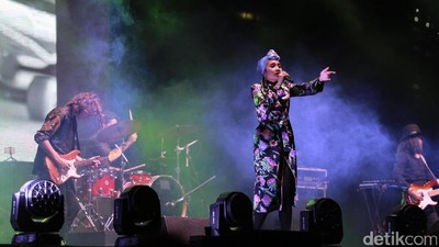 Penampilan Manis Yuna di We The Fest 2017