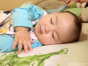 Bunda Perlu Tahu, Soal Latih Bayi Tidur Sendiri Pakai Metode Ferber