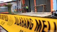 Ruko itu disebut-sebut sempat digunakan DG untuk pertemuan bersama sejumlah jaringan Jamaaah Ansor Daulah (JAD) yang terlebih dahulu ditangkap Densus 88, termasuk dengan dua pelaku teror Kampung Melayu, Jakarta.