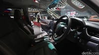 Interior Fortuner TRD yang gagah.