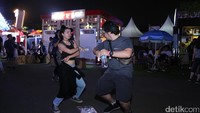 Usah gelisah, berjoget saja. Foto: Hanif/detikHOT