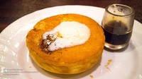 Pancake yang lembut halus mirip souffle bisa dinikmati di Hoshino Coffee, berada di lokasi Soffle Kan. Alamat : Kawano Annex B1F, 3-36-14 ShinjukuFoto: Istimewa