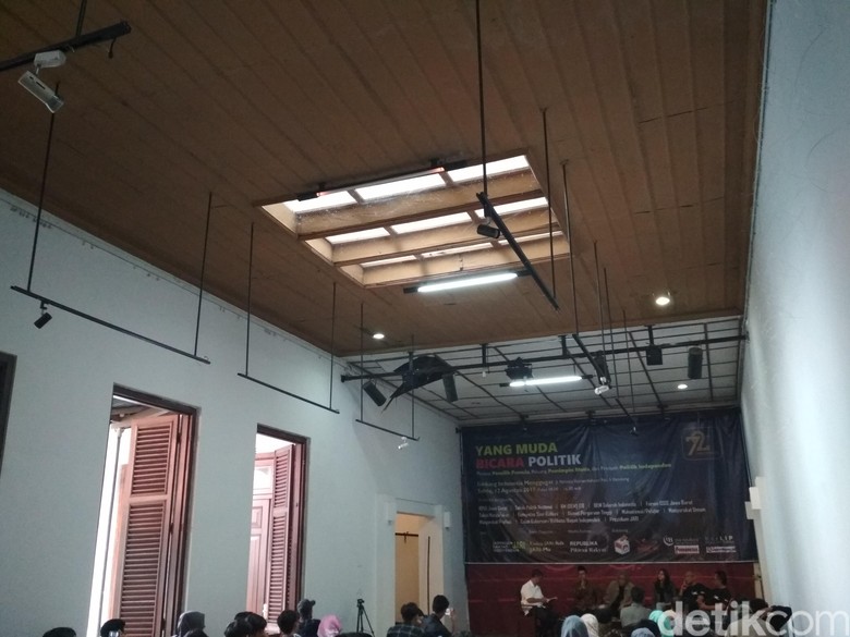 Ini Penyebab Runtuhnya Atap Gedung  Indonesia Menggugat