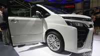 Kemewahan mobil ini terpancar ketika terlihat dari bagian eksteriornya.