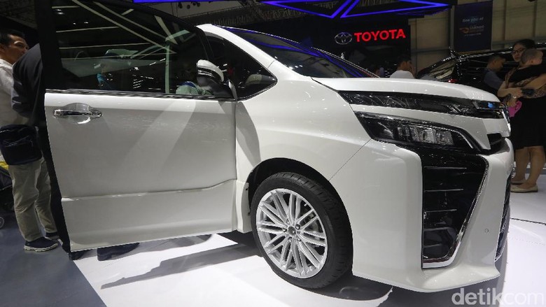 Toyota Voxy (Foto: Ari Saputra) Toyota Voxy (Foto: Ari Saputra)