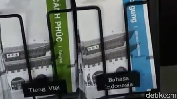 Ada brosur berbahasa Indonesia lho (Niken/detikTravel)