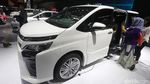 Foto : Toyota Voxy Semewah Alphard