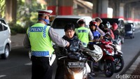 Operasi zebra yang berlangsung di Jalan DI Panjaitan, Jakarta Timur, Sabtu (12/08/2017).