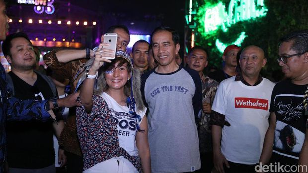 Jokowi selfie bareng penonton