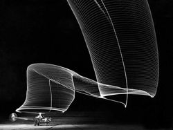 Deretan Ekor Cahaya yang Bikin Mata Terpana