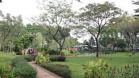 Bagi traveler yang ingin datang berkunjung, Taman Tabebuya buka setiap hari dari pukul 07.00–17.30 WIB. Tidak dikenakan biaya berkunjung alias gratis (Muhammad Catur Nugraha/dTraveler)