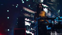 Hello, senang bisa main di sini, the coolest festival in this town, ujar Stella dari atas panggung di kawasan JIExpo Kemayoran, Jakarta Utara, Jumat (11/8). Foto: Asep/detikHOT