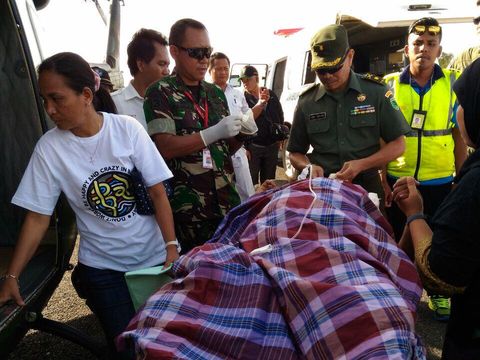 Tim Ekspedisi NKRI Evakuasi Ibu Melahirkan di Merauke dengan Heli