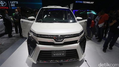 Foto : Toyota Voxy Semewah Alphard