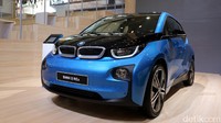 BMW i3 memiliki konsep yang sama dengan BMW i8. Dengan sama-sama menggendong motor listrik, setiap proses dan bahan yang digunakan dalam produksi berorientasi pada konsep kendaraan masa depan.