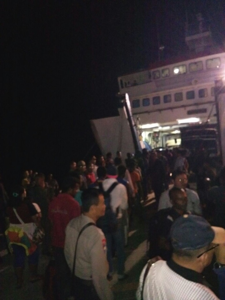 33 WN Sri Lanka yang Terdampar di Nias Dibawa ke Imigrasi Sibolga 33 WN Sri Lanka yang Terdampar di Nias Dibawa ke Imigrasi Sibolga