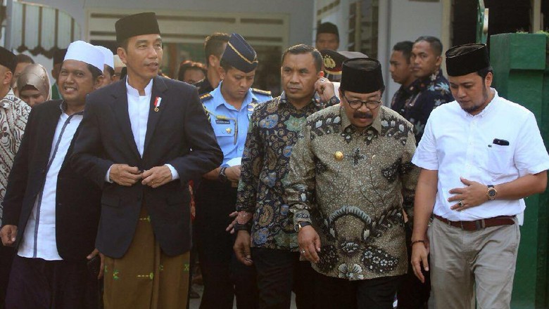 Presiden Jokowi: Kalau Masyarakat Ingin Sekolah 5 Hari ya Silakan Presiden Jokowi: Kalau Masyarakat Ingin Sekolah 5 Hari ya Silakan