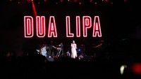 Dua Lipa di We The Fest 2017, JIEXpo Kemayoran, Jakarta Pusat. Foto: Hanif Hawari/detikHOT