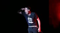 “Indonesia, put your hands up!” seru G-Eazy. Foto: Asep Syaifullah/detikHOT