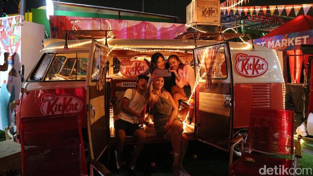 Karaoke Ria di Stand Ruru Radio di We The Fest 2017